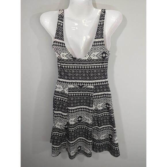 H&M Divided Black & White Scooped Neck Sleeveless Mini Jersey Dress Size 4 - Picture 7 of 10